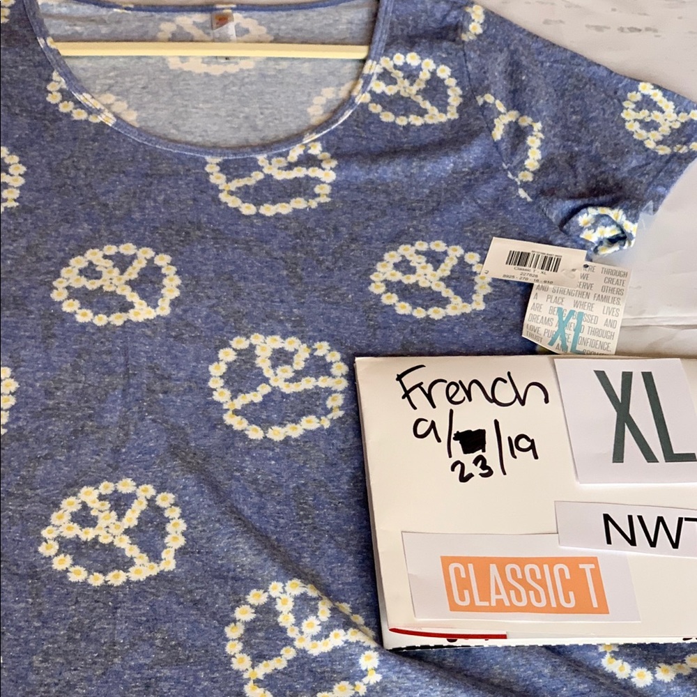 Classic T Daisy Floral Peace Sign